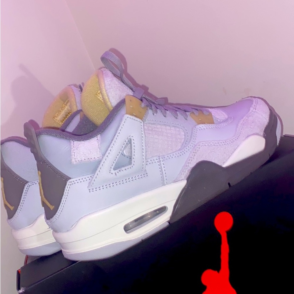 Brand New! never worn, box is in good condition! - Picture 1 of 3